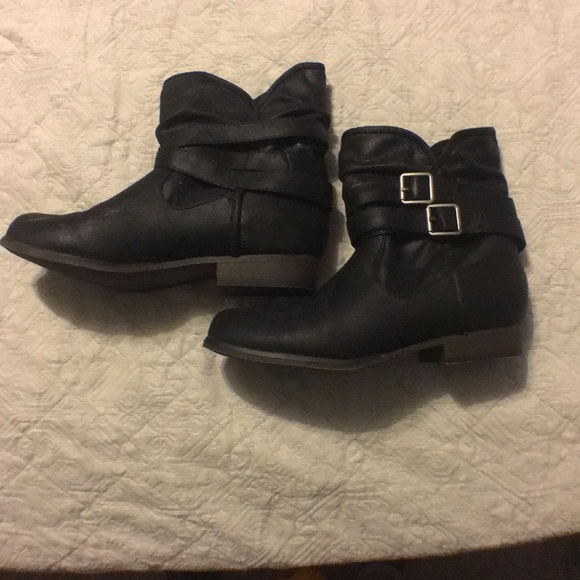 Black ankle booties - Picture 2 of 2